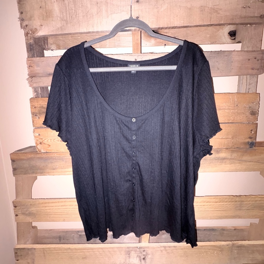 torrid Black Short Sleeve Scoop Neck Button-Up Top